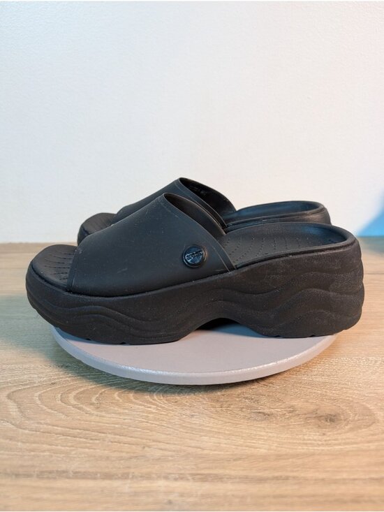 Women\'s Crocs Platform Skyline Slides Size 7 Slip on PVC Sandals Solid Black main image 6